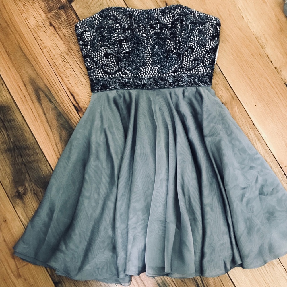 Gorgeous Sherri Hill strapless dress size 2